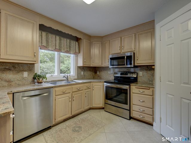 37 Skyview Terrace, Manchester, CT 06040