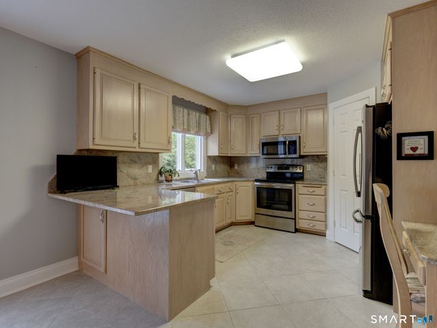 37 Skyview Terrace, Manchester, CT 06040