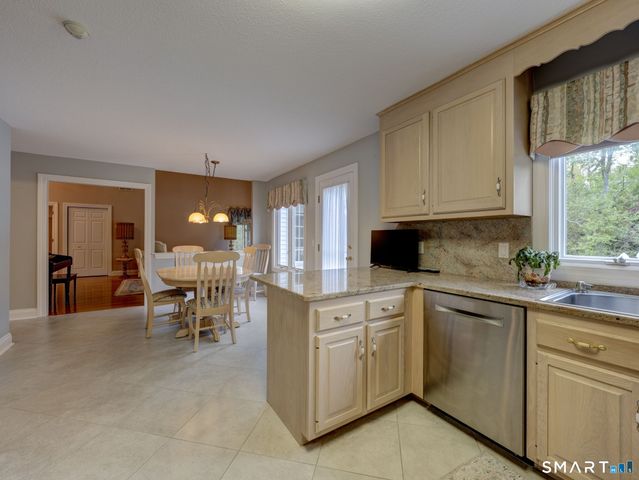 37 Skyview Terrace, Manchester, CT 06040