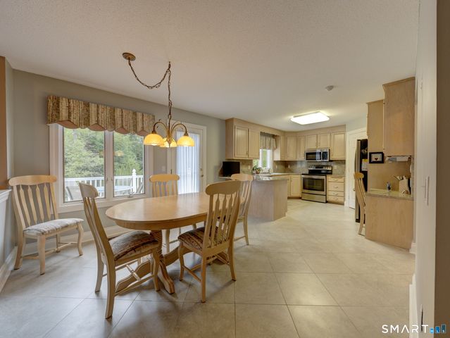 37 Skyview Terrace, Manchester, CT 06040