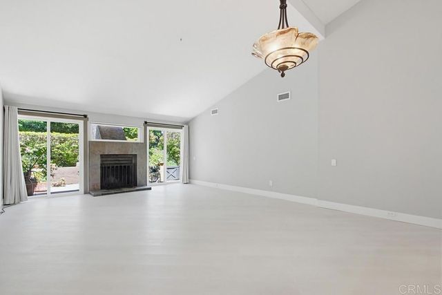 2201 Plaza de las Flores, Carlsbad, CA 92009