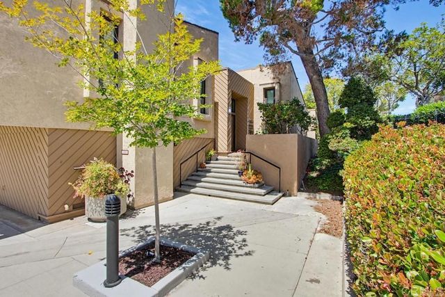 2201 Plaza de las Flores, Carlsbad, CA 92009