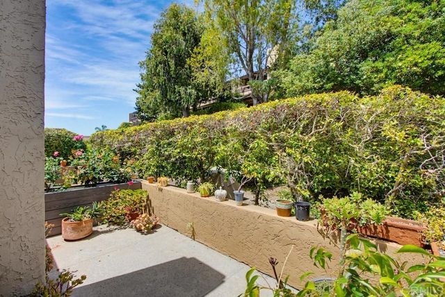 2201 Plaza de las Flores, Carlsbad, CA 92009