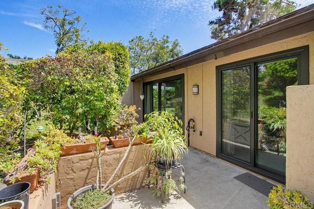 2201 Plaza de las Flores, Carlsbad, CA 92009