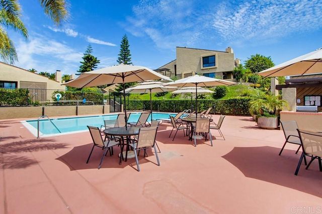 2201 Plaza de las Flores, Carlsbad, CA 92009