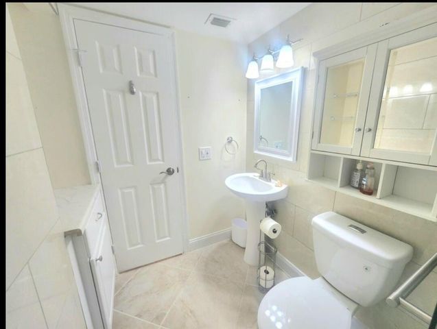 209 Pine Hov Circle B-2, Greenacres, FL 33463