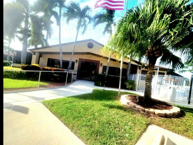 209 Pine Hov Circle B-2, Greenacres, FL 33463