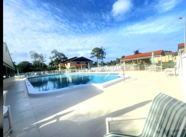 209 Pine Hov Circle B-2, Greenacres, FL 33463