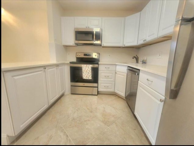 209 Pine Hov Circle B-2, Greenacres, FL 33463