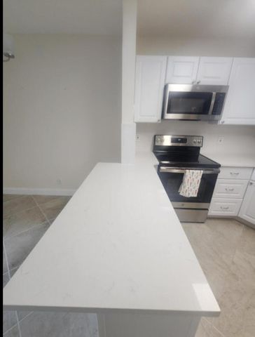 209 Pine Hov Circle B-2, Greenacres, FL 33463