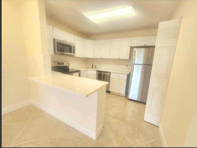 209 Pine Hov Circle B-2, Greenacres, FL 33463