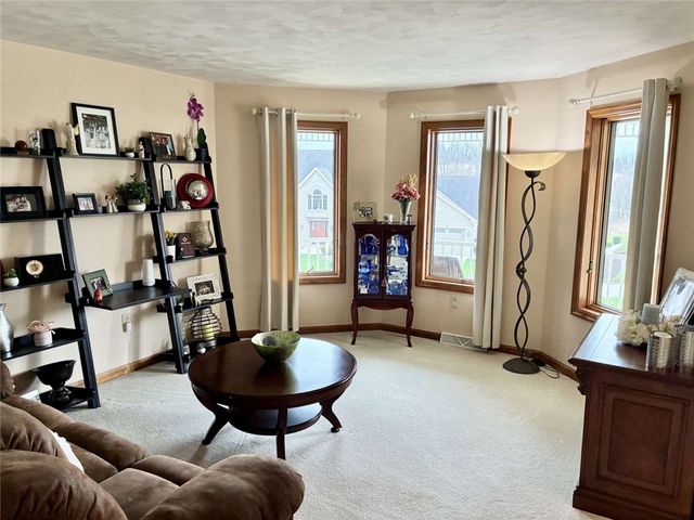 11091 Belaire Dr, North Huntingdon, PA 15642