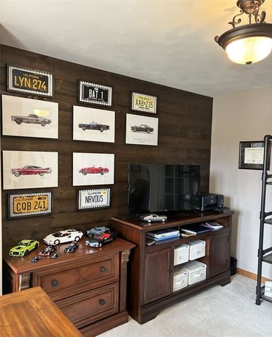 11091 Belaire Dr, North Huntingdon, PA 15642