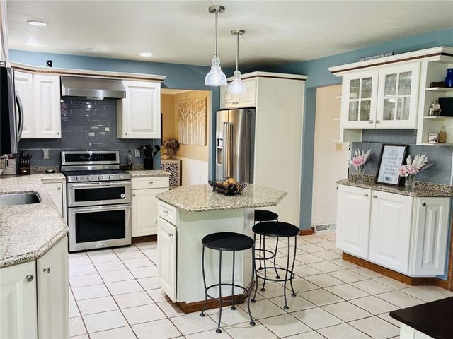 11091 Belaire Dr, North Huntingdon, PA 15642