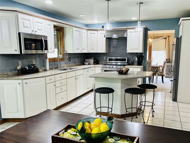 11091 Belaire Dr, North Huntingdon, PA 15642