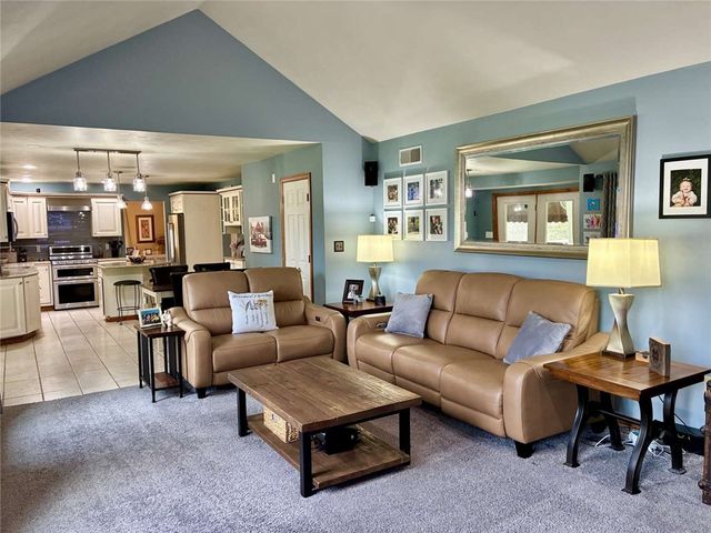 11091 Belaire Dr, North Huntingdon, PA 15642