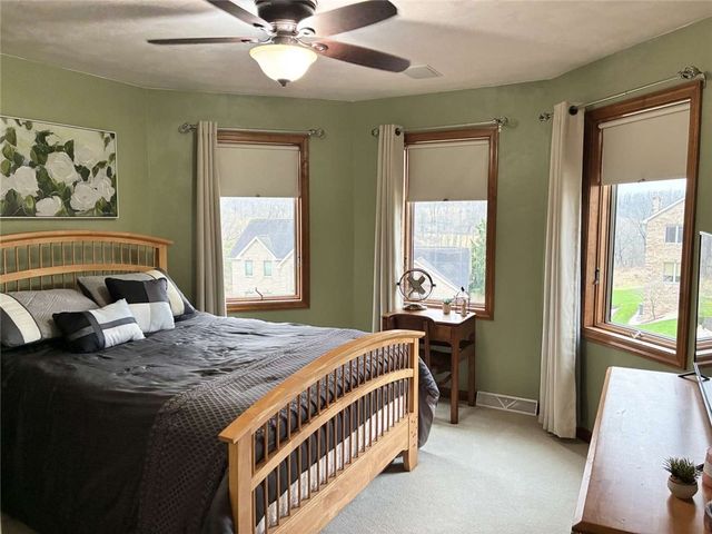 11091 Belaire Dr, North Huntingdon, PA 15642