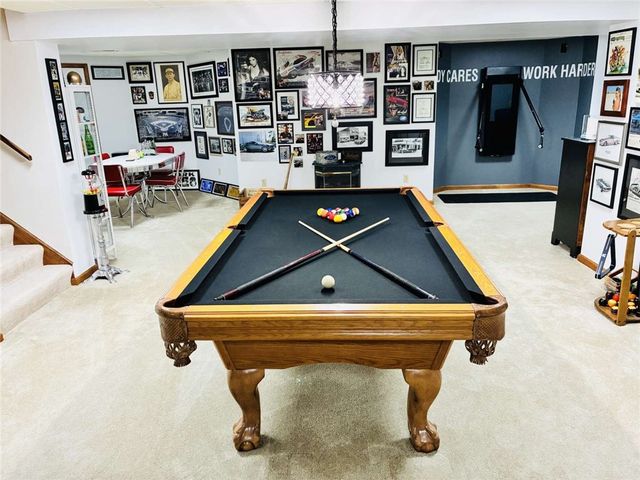 11091 Belaire Dr, North Huntingdon, PA 15642