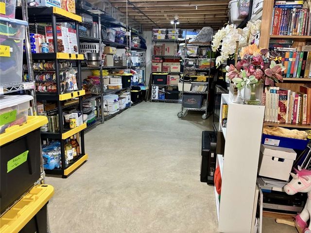 11091 Belaire Dr, North Huntingdon, PA 15642