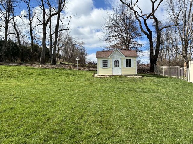 11091 Belaire Dr, North Huntingdon, PA 15642