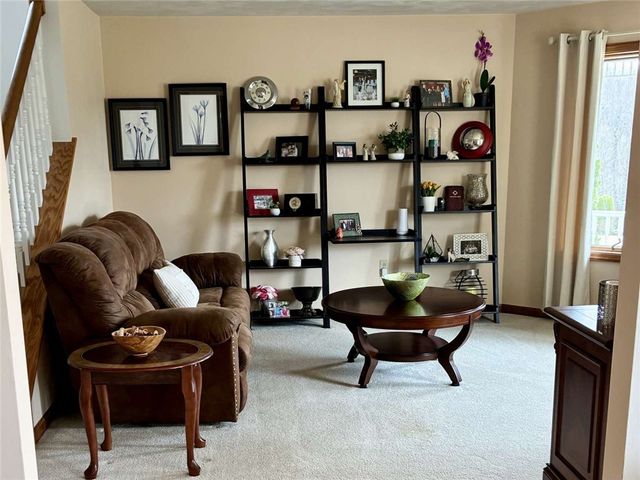 11091 Belaire Dr, North Huntingdon, PA 15642