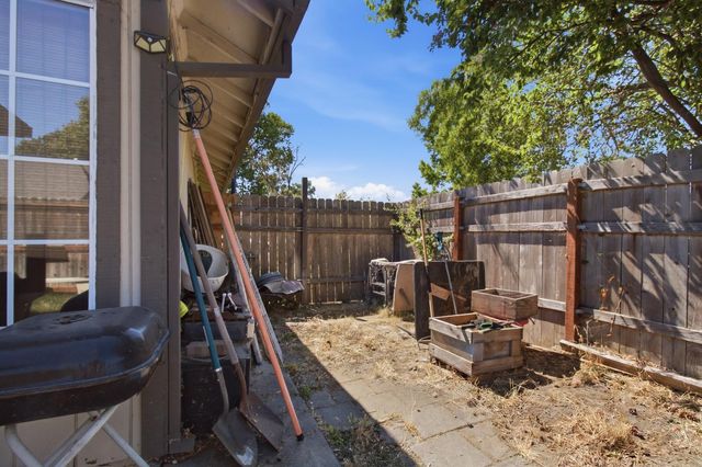 6252 Riverbelle Ct, Rio Linda, CA 95673