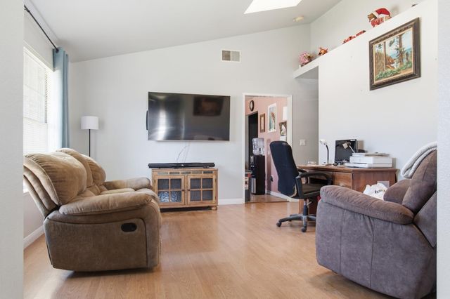 6252 Riverbelle Ct, Rio Linda, CA 95673