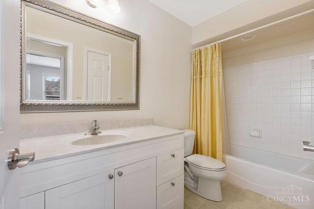 1192 Deerfield Circle, Hamilton, OH 45013