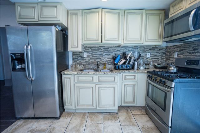 28 Yorkshire Street, Providence, RI 02908