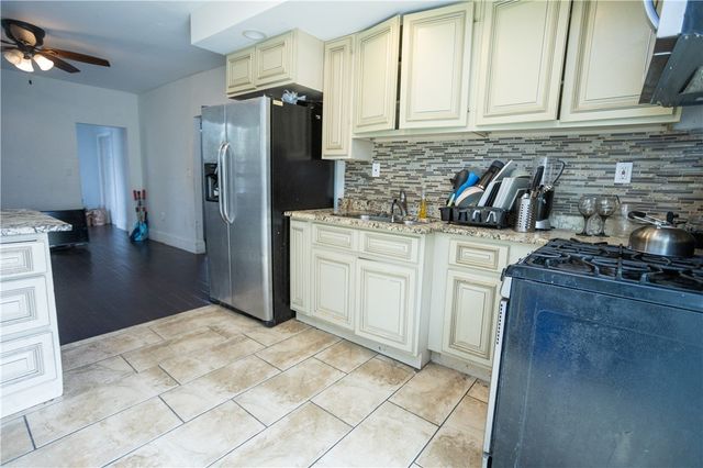 28 Yorkshire Street, Providence, RI 02908