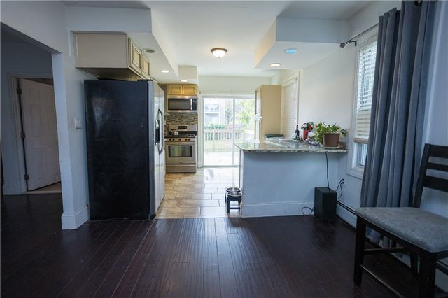28 Yorkshire Street, Providence, RI 02908