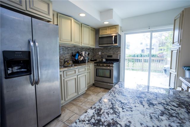 28 Yorkshire Street, Providence, RI 02908