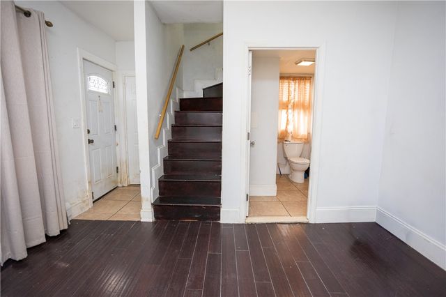 28 Yorkshire Street, Providence, RI 02908