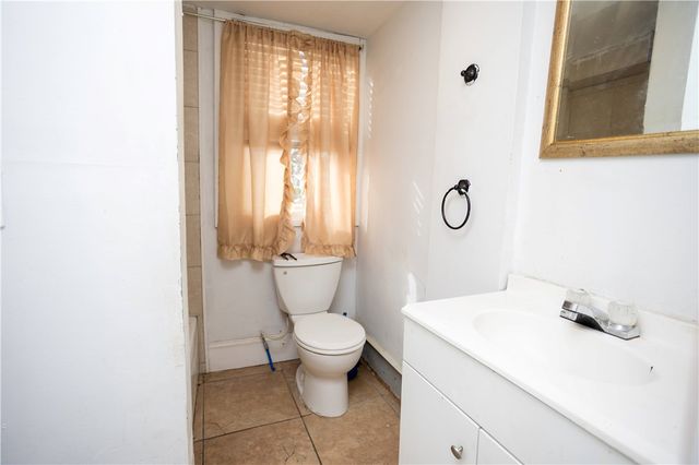 28 Yorkshire Street, Providence, RI 02908