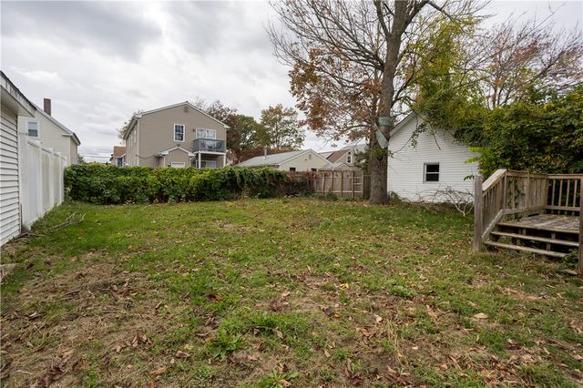 28 Yorkshire Street, Providence, RI 02908
