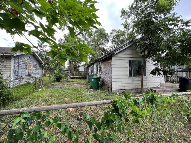 7004 Market Street, Houston, TX 77020