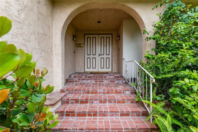 19834 Haynes Street, Woodland Hills, CA 91367