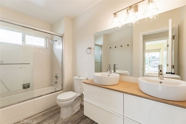 19834 Haynes Street, Woodland Hills, CA 91367