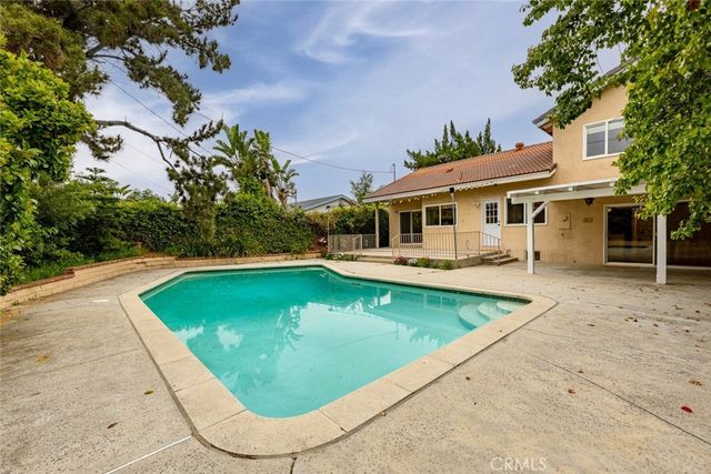19834 Haynes Street, Woodland Hills, CA 91367