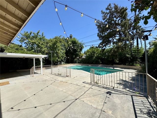 19834 Haynes Street, Woodland Hills, CA 91367