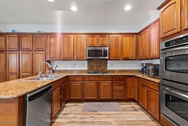 7252 Royal Melbourne Drive, Las Vegas, NV 89131