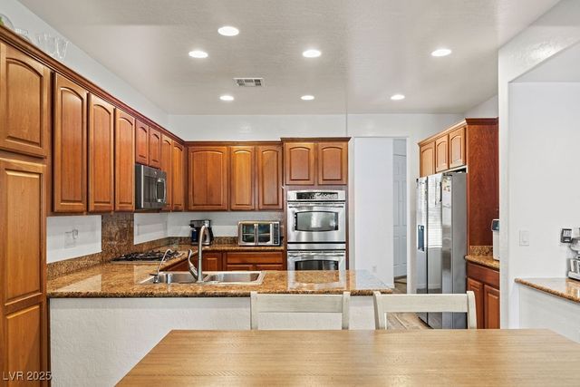 7252 Royal Melbourne Drive, Las Vegas, NV 89131