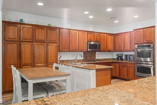 7252 Royal Melbourne Drive, Las Vegas, NV 89131