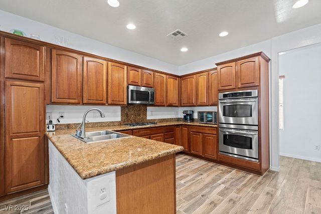 7252 Royal Melbourne Drive, Las Vegas, NV 89131