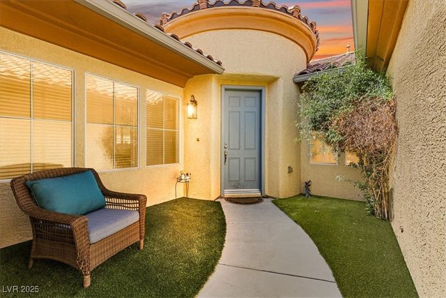 7252 Royal Melbourne Drive, Las Vegas, NV 89131