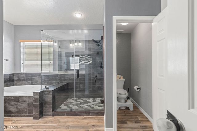 7252 Royal Melbourne Drive, Las Vegas, NV 89131