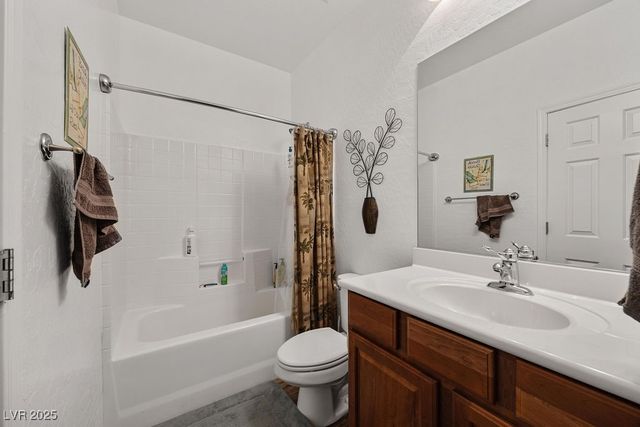 7252 Royal Melbourne Drive, Las Vegas, NV 89131