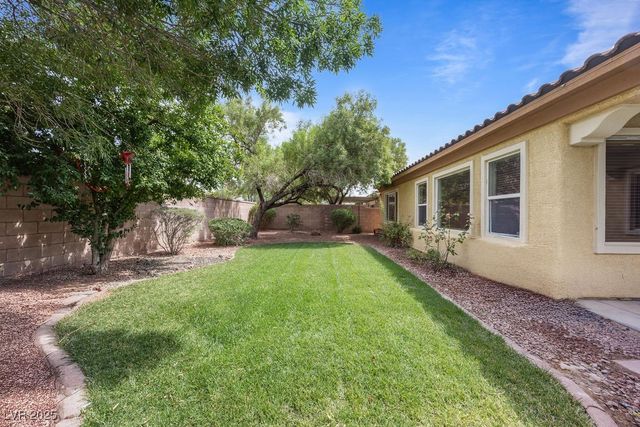 7252 Royal Melbourne Drive, Las Vegas, NV 89131