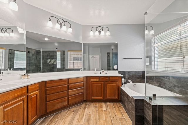 7252 Royal Melbourne Drive, Las Vegas, NV 89131