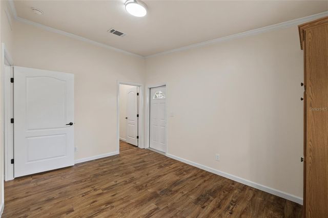 8019 N MEADOWVIEW CIR, Tampa, FL 33625